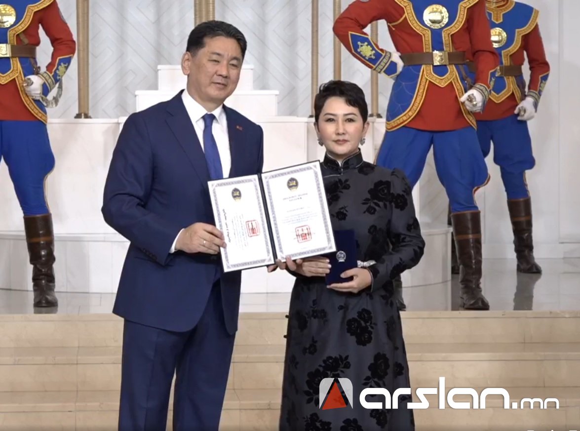 Гадаад харилцааны сайд Б.Батцэцэгт Онц бөгөөд Бүрэн эрхт Элчин сайд цол  олголоо