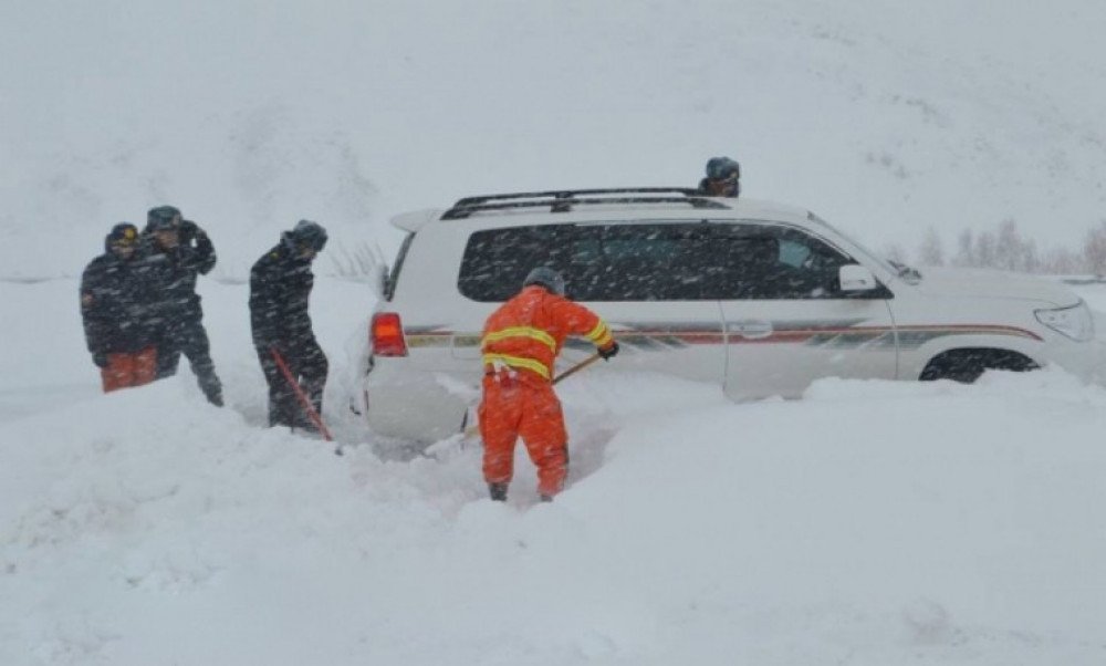 Цасанд сууж, сураггүй болсон иргэдийг эсэн мэнд олжээ