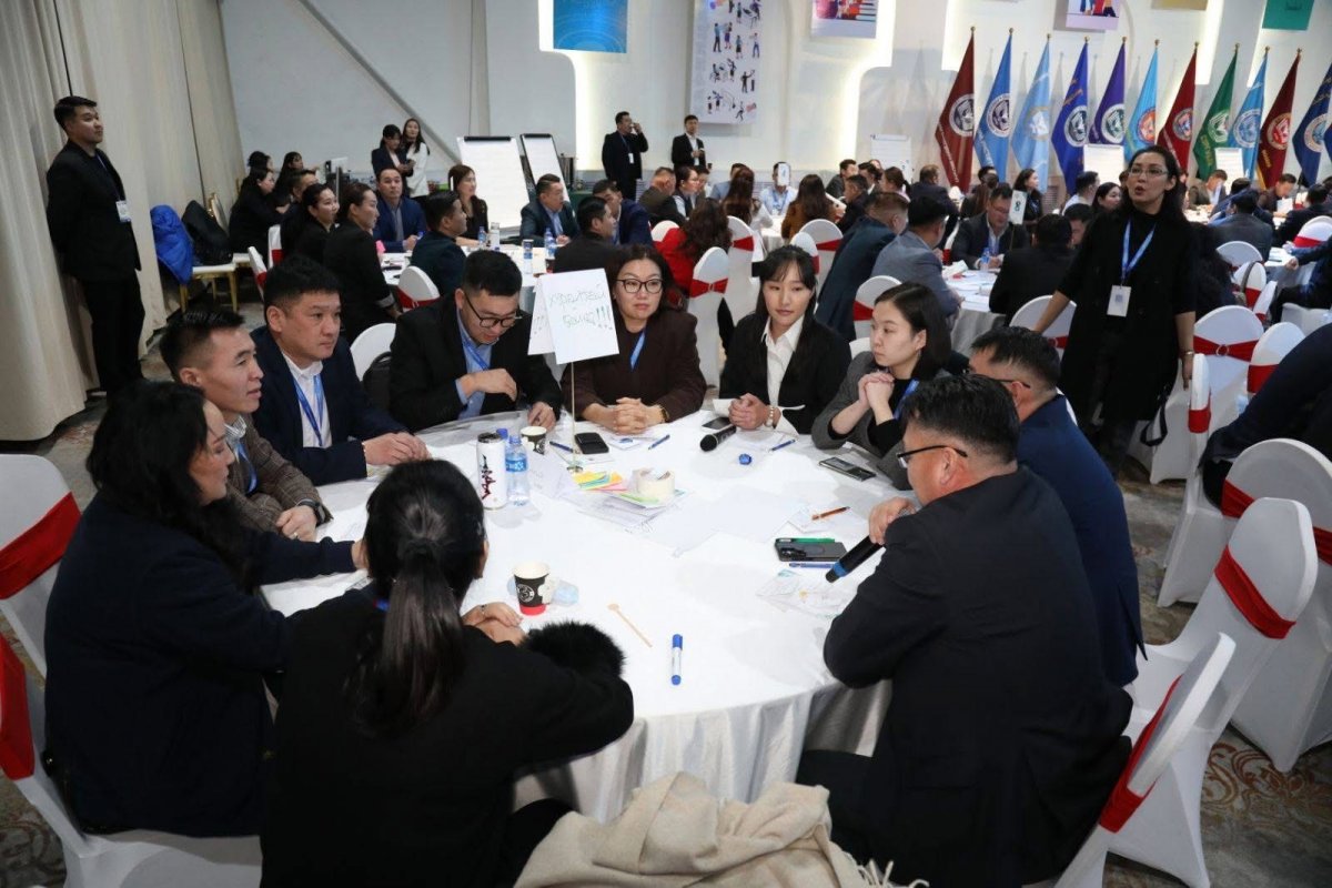 ДХИС-ийн багш нарын “Бидний манлайлал-Чанартай боловсрол” нэгдсэн зөвлөгөөн 2 дахь өдрөө үргэлжилж байна