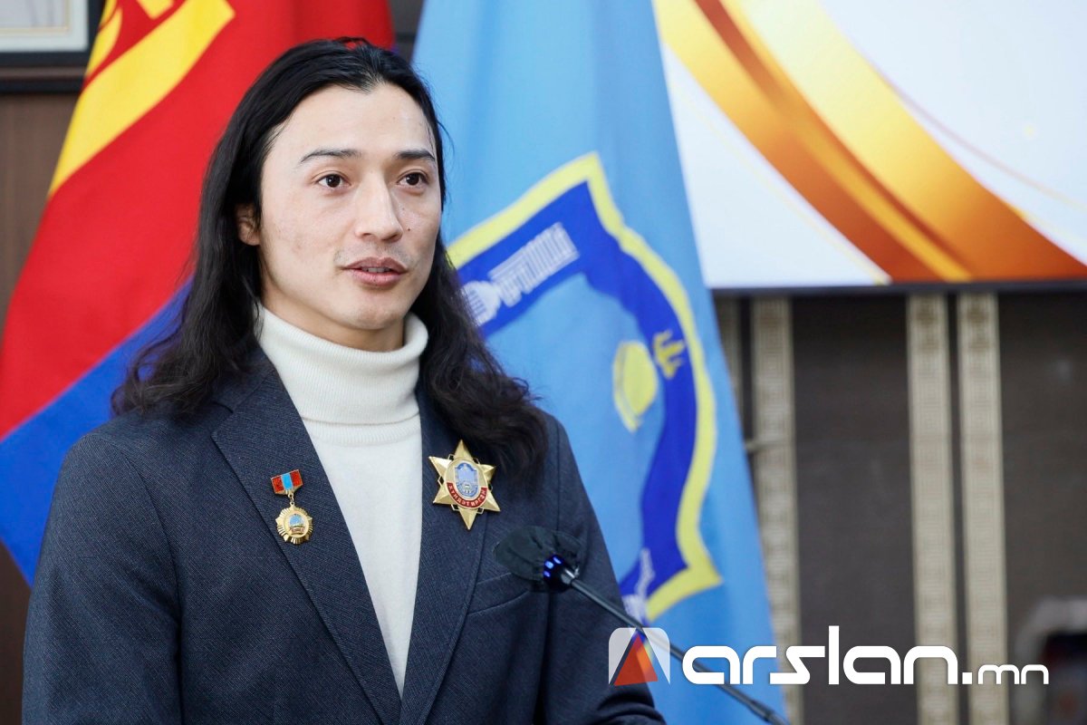 МУГЖ Л.Лхагва-Очирыг Налайх дүүргийн “Хүндэт иргэн“-ээр өргөмжиллөө