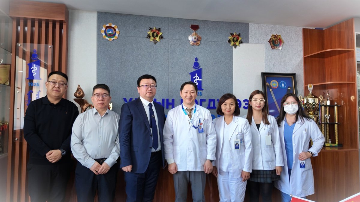 Нэгдүгээр эмнэлэгт ӨВӨР МОНГОЛЫН ӨӨРТӨӨ ЗАСАХ ОРНЫ Ардын эмнэлгийн төлөөлөл зочиллоо