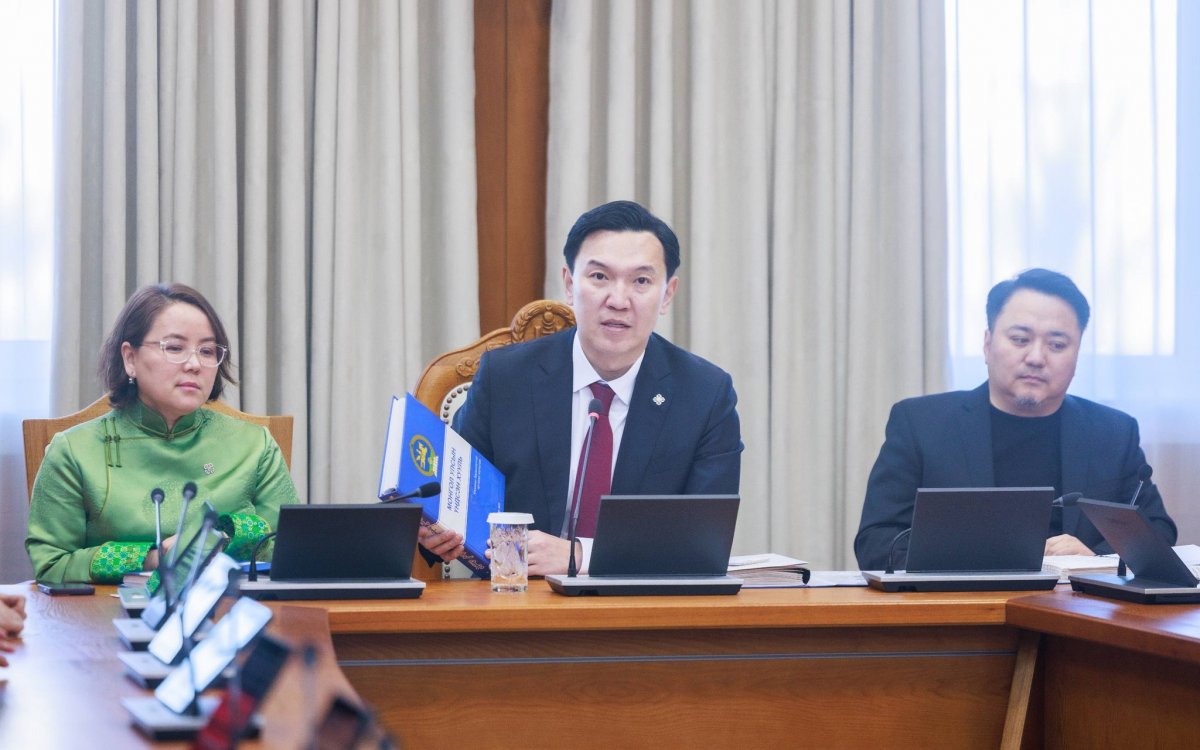 Хараа, сонсголын бэрхшээлтэй иргэддээ зориулж Монгол Улсын Үндсэн хуулийг брайль үсгээр хэвлэн хүргэж байна