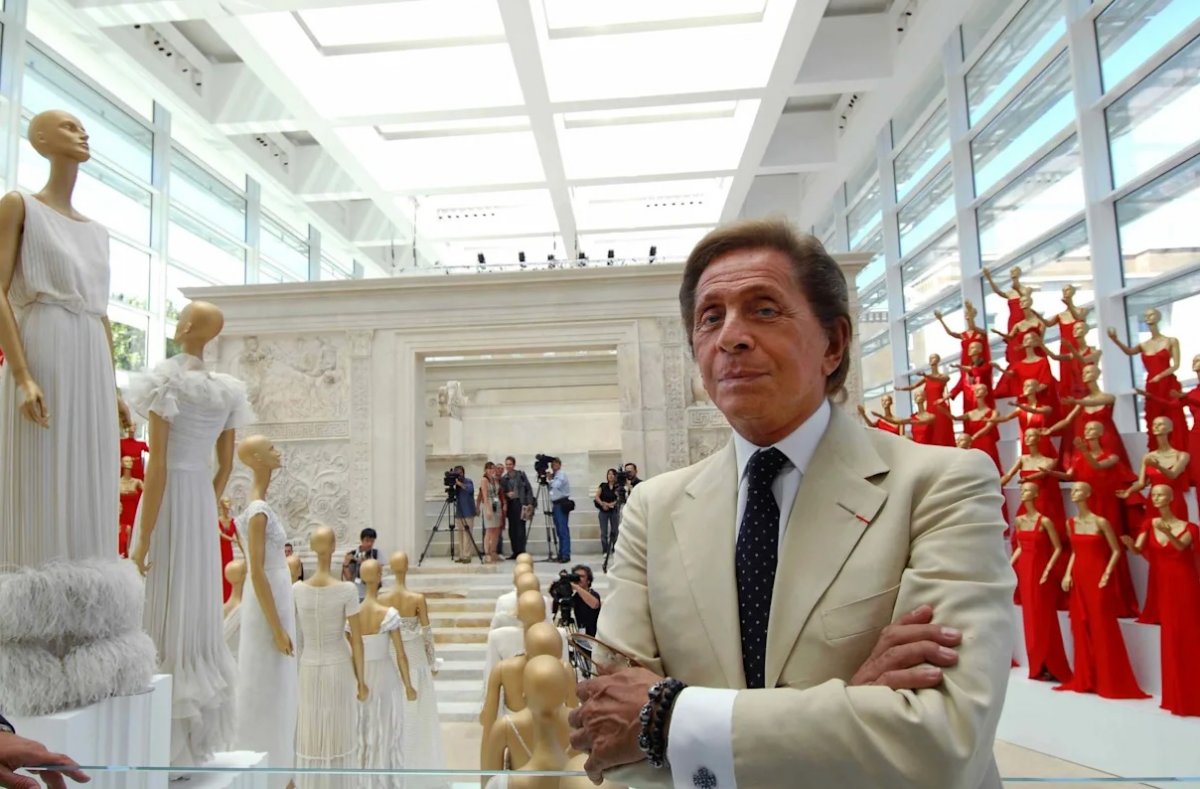 Италийн домогт загвар зохион бүтээгч Валентино таалал төгслөө