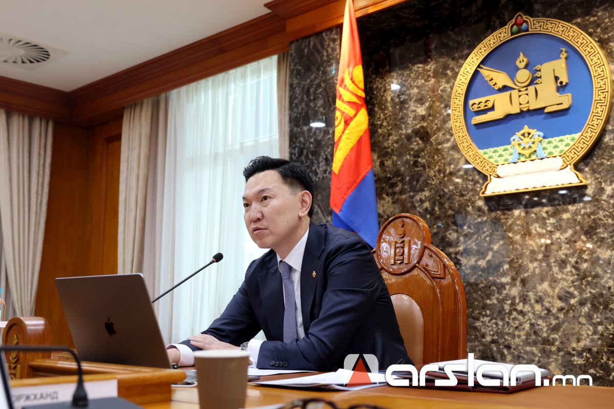 Н.Учралын Засгийн газар анхны хуралдаанаа хийж  байна