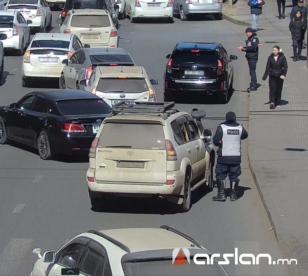 Нэг өдөрт улсын дугааргүй 268 тээврийн хэрэгсэл замын хөдөлгөөнд оролцжээ