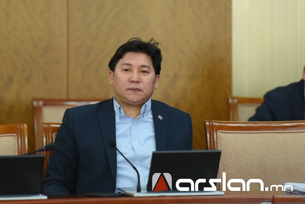 Н.Батсүмбэрэл: Энэ өвөл Чингэлтэй дүүрэгт нарны эрчим хүчинд холбогдсон 93 айл гэрэл чийдэнтэй байсан