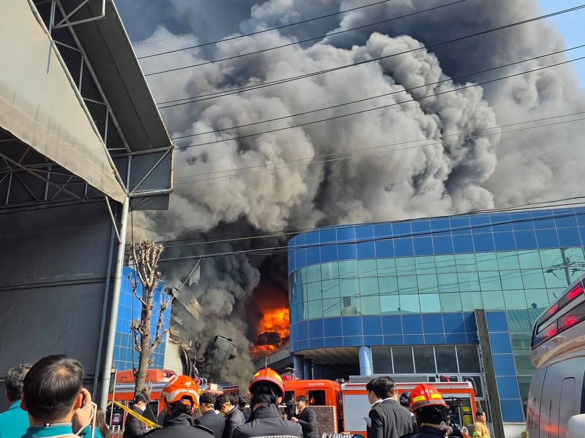 Өмнөд Солонгосын үйлдвэрт гарсан галын улмаас 14 хүн амиа алджээ