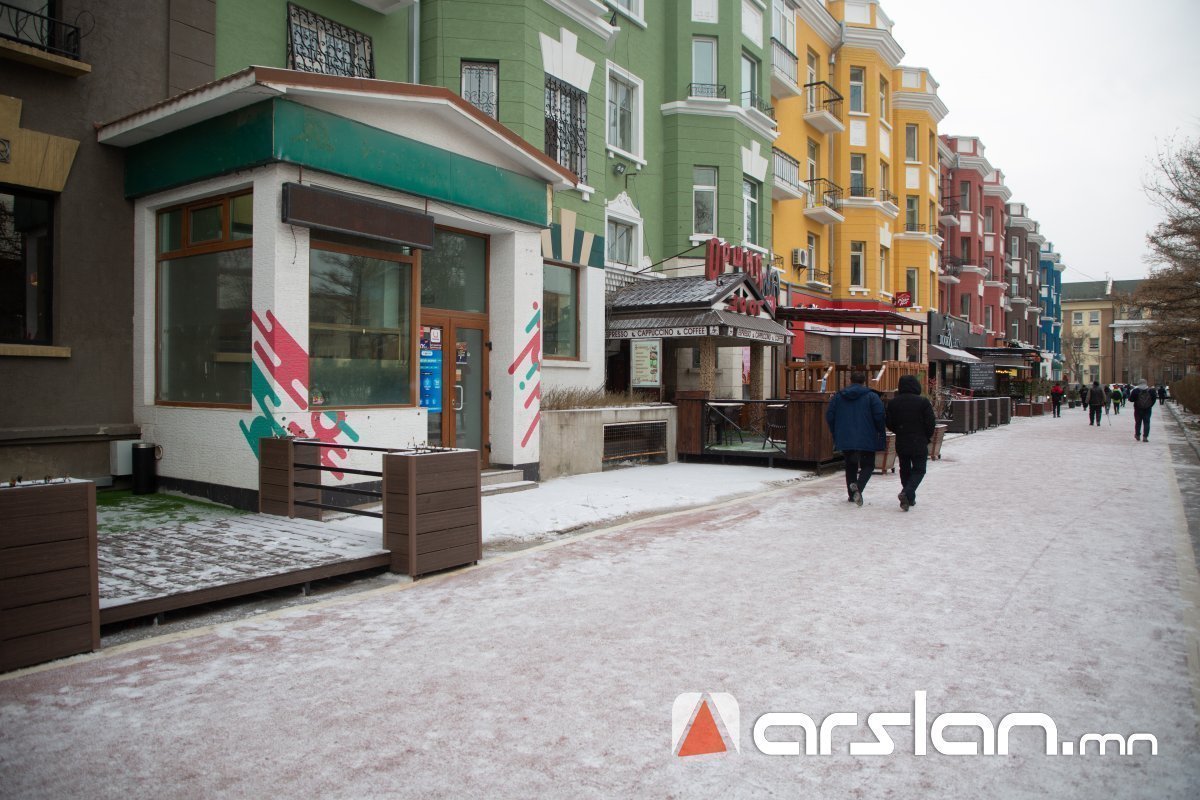 Улаанбаатарт цас орж, цасан шуурга шуурна