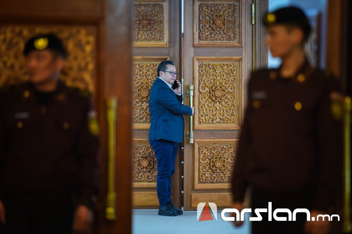 ФОТО: Өнөөдрийн чуулганы ирц бас л бүрдсэнгүй