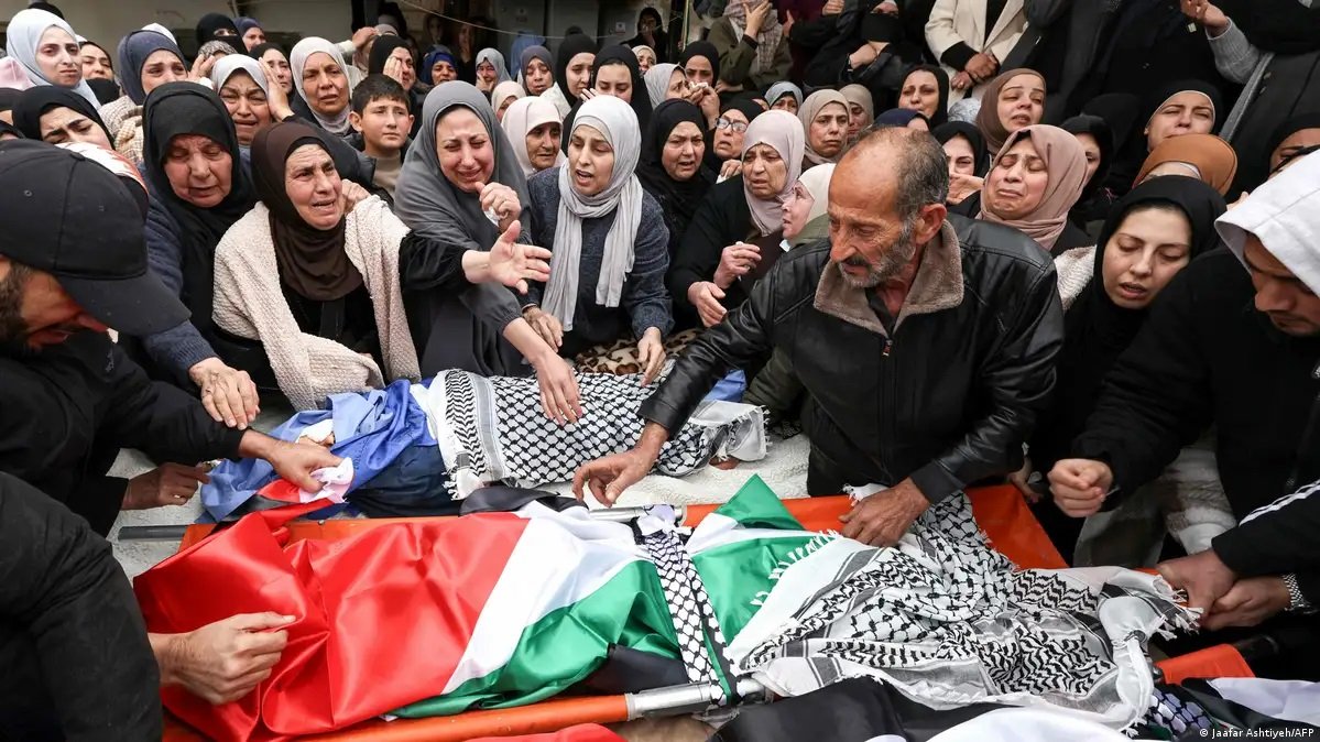 Израилийн цэргүүд Палестины гэр бүлийн машин руу гал нээж, 4 хүний амийг хөнөөжээ