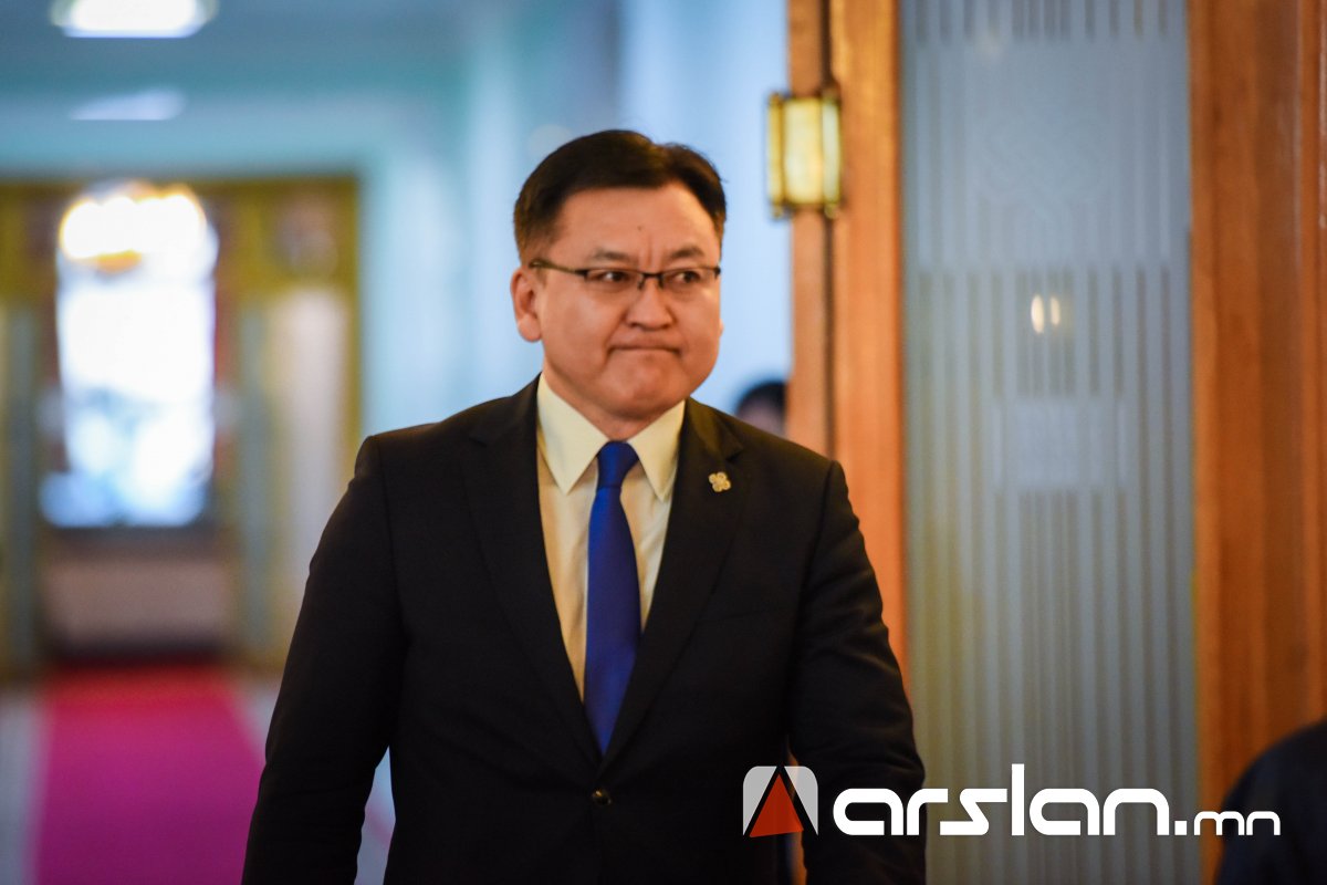 Эрчим хүчний сайдаар танилцуулахаар болсон Б.Найдалаа ₮10 саяын үнэлгээтэй 2 ГАЗАРТАЙ