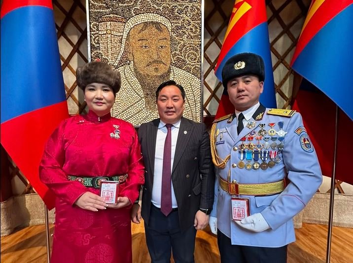 Зэвсэгт хүчний НЭГДСЭН ЛАБОРАТОРИЙН алба хаагчид төрийн дээд одон, медалиар энгэрээ мялаалаа