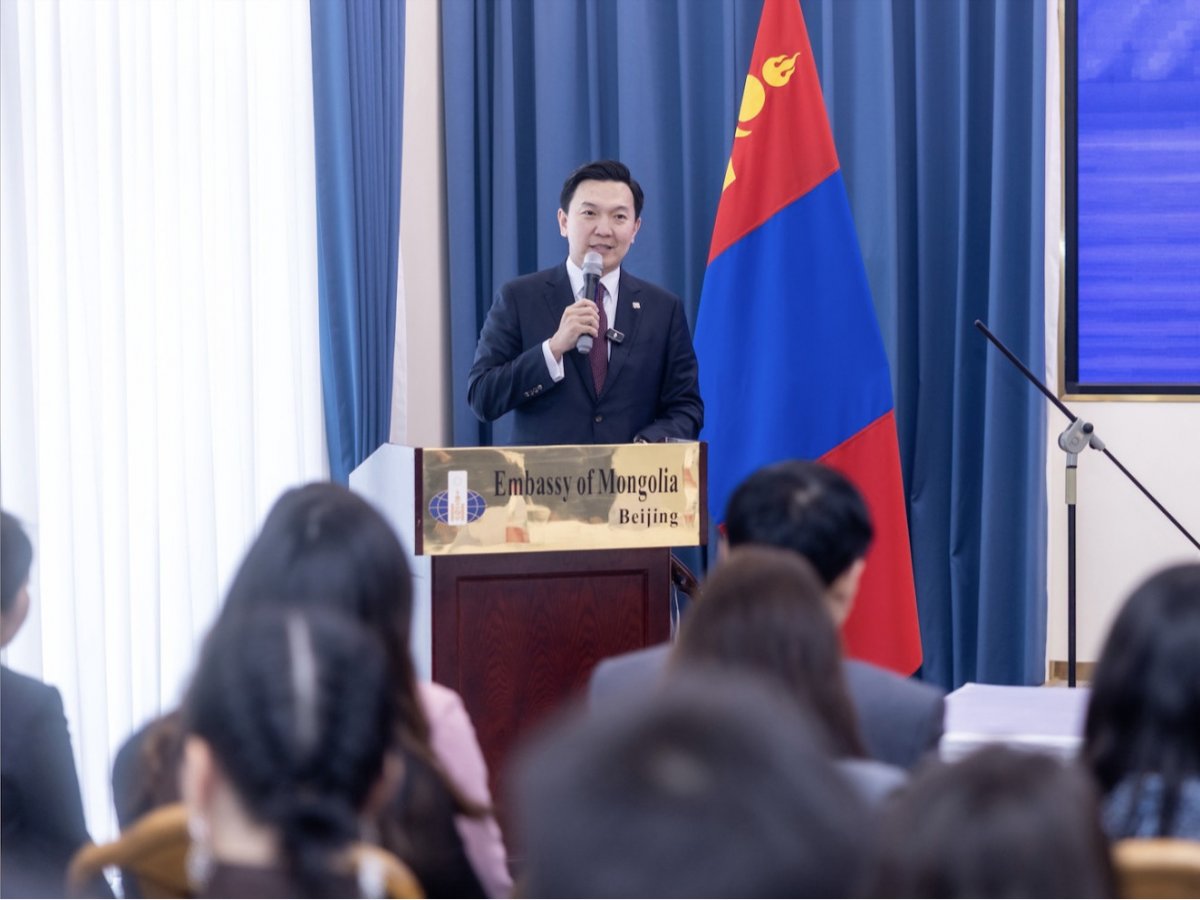 УИХ-ын дарга Н.Учрал БНХАУ-д суралцаж буй оюутан залуустай уулзлаа