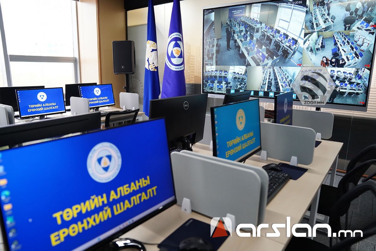 Төрийн албаны шалгалтын үеэр гар утаснаасаа хуулсан 4 иргэний шалгалтыг зогсоожээ