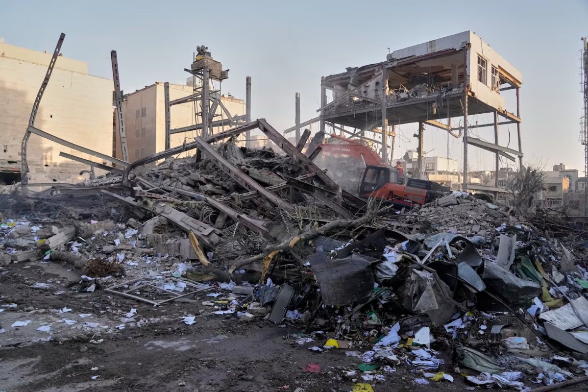 Ираны нийслэл Тегеран хотод байрлах цагдаагийн хэлтэс агаарын цохилт өртжээ