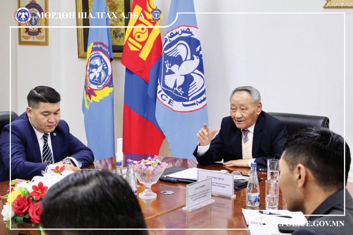 “Хариуцлагаар манлайлъя” арга хэмжээний хүрээнд Гавьяат хуульч Д.Алтангэрэлтэй уулзлаа