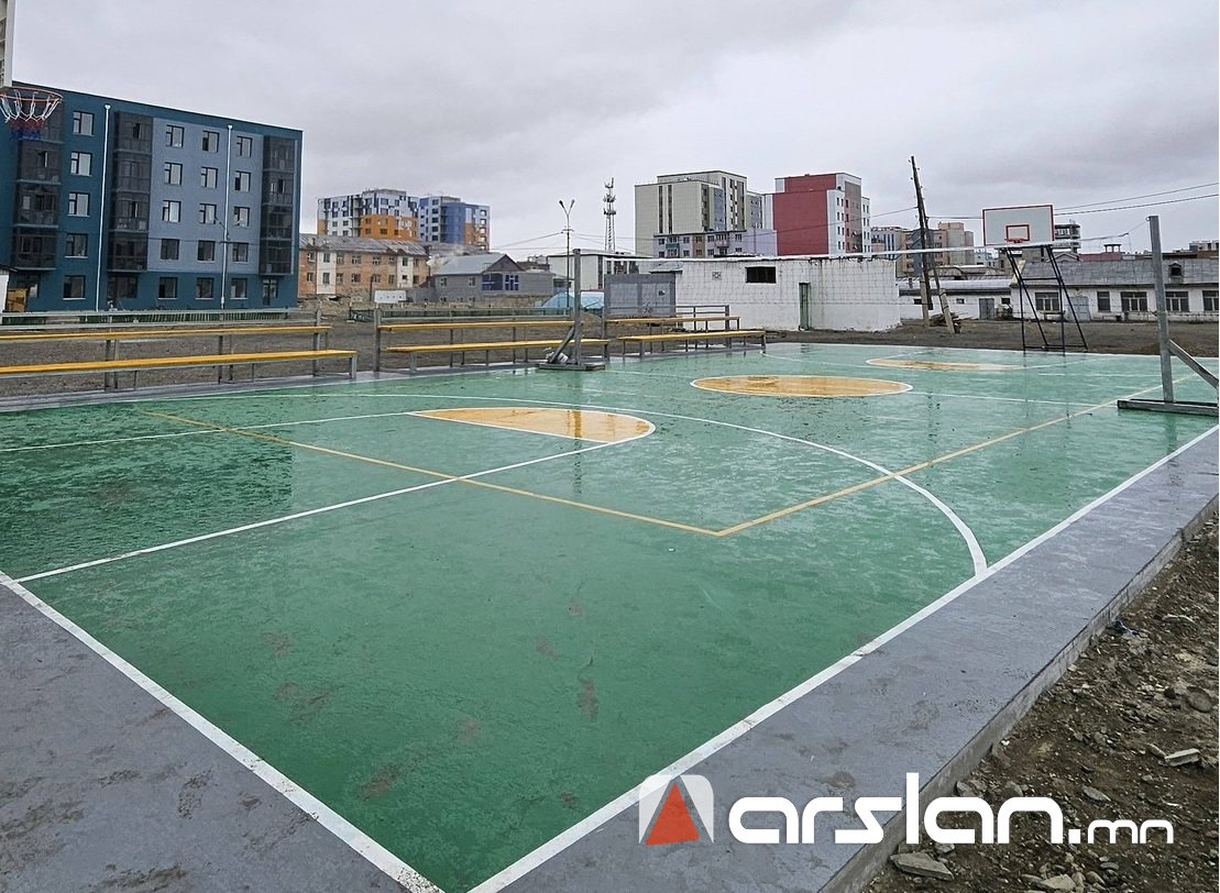 Швейцар улсын сайн дурын ажилтан Баян-Өлгий аймгийн МСҮТ-ийн сурагчдад зориулан сагсны талбай барьж өгчээ