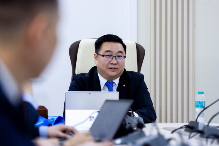 ЗГ-ын Хяналт хэрэгжүүлэх газрын даргаар томилогдсон П.Батбаатар ₮574 саяын 2 ОРОН СУУЦТАЙ, ₮77 саяын ОРЛОГОТОЙ