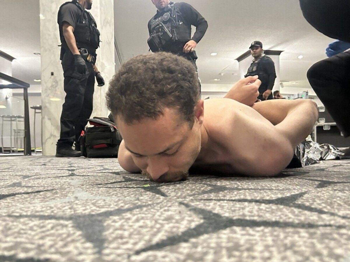 Трампын оролцсон хүлээн авалтын үеэр гарсан халдлагыг 31 настай эрэгтэй үйлджээ