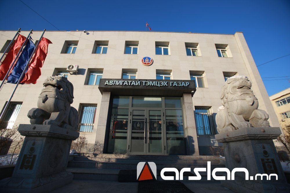 Хахууль авах гэмт хэргийг бүлэглэн үйлдсэн 36 гаалийн улсын байцаагчийг яллагдагчаар татжээ