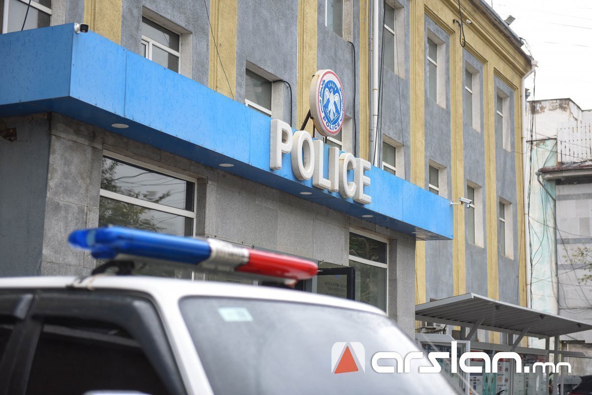 Цэцэрлэгийн шатнаас 2 настай хүүхэд унаж, СЭХЭЭНД ОРЖЭЭ