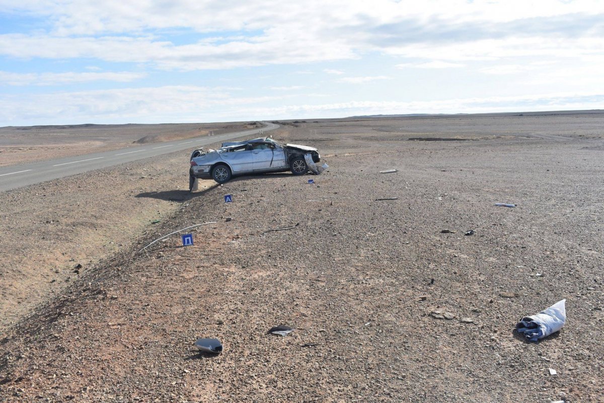 Согтуурсан үедээ автомашин жолоодож яваад, жалга руу унаж нэг хүн гэмтжээ