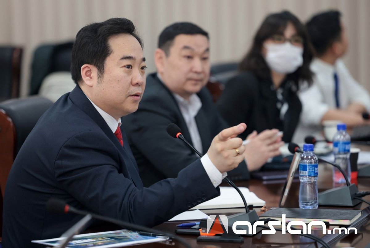 А.Баяр: 11 настай хүүхэд мопед унаад осол гаргаж байна. Хүний амь наснаас илүү бизнес байх ёсгүй