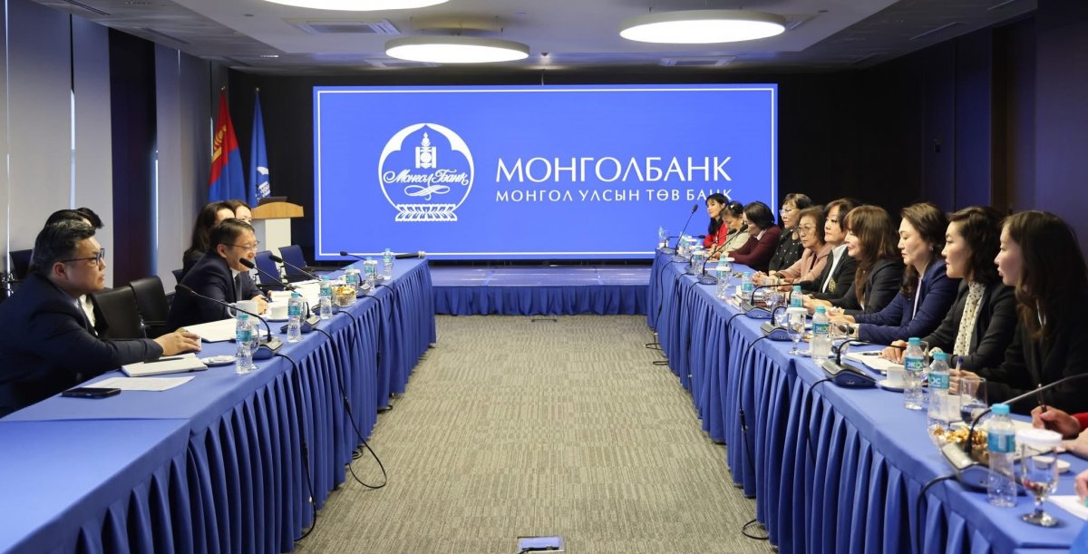 Монголбанкны Ерөнхийлөгч С.Наранцогт “Санхүү банкны эмэгтэйчүүдийн холбоо”-ны удирдлагуудыг хүлээн авч уулзлаа