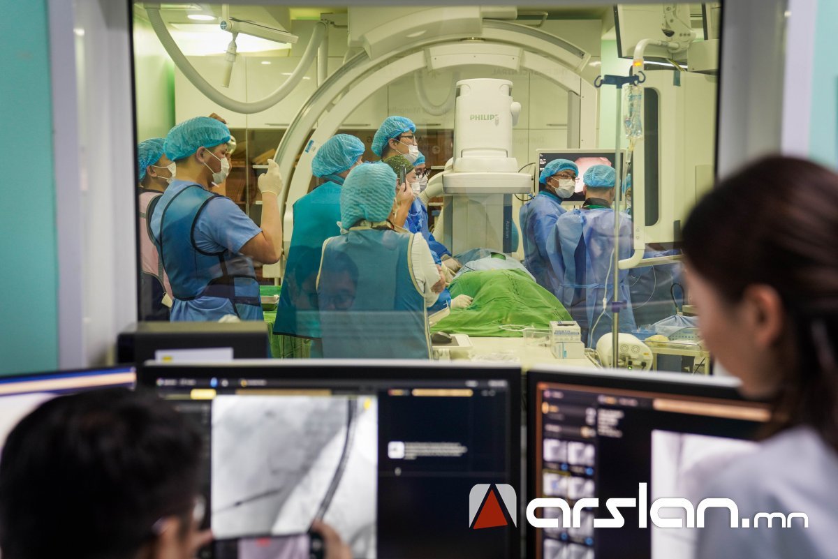 НЭГДҮГЭЭР ЭМНЭЛЭГ Монгол Улсад анх удаа “Цөсний замын соронзон мэс засал” эмчилгээг амжилттай нэвтрүүлсэн