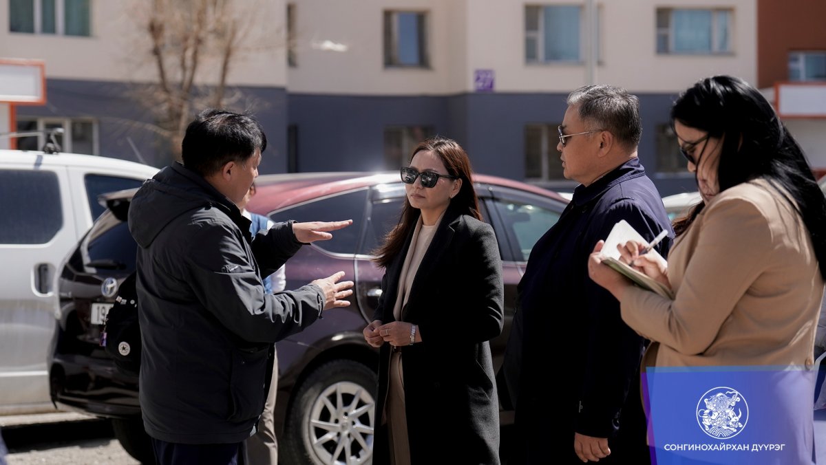 СХД гэр хороолол болон орон сууцны хорооллын дундах авто замын эвдрэл, гэмтлийг засварлах, нөхөөс хийх ажлыг эхлүүллээ