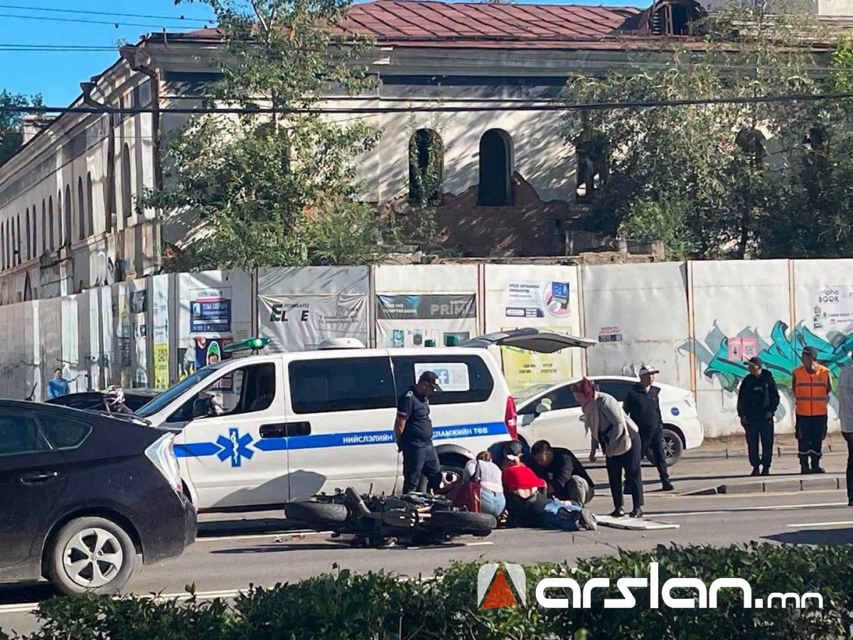 Багшийн дээдийн урд замд мотоциклтой иргэн автомашинтай мөргөлдсөн ноцтой осол гарчээ