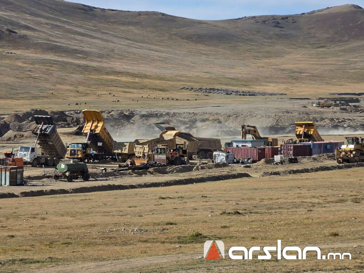 Алтны төлөө газрын хэвлийд халдаж, байгалиа сүйтгэж байна