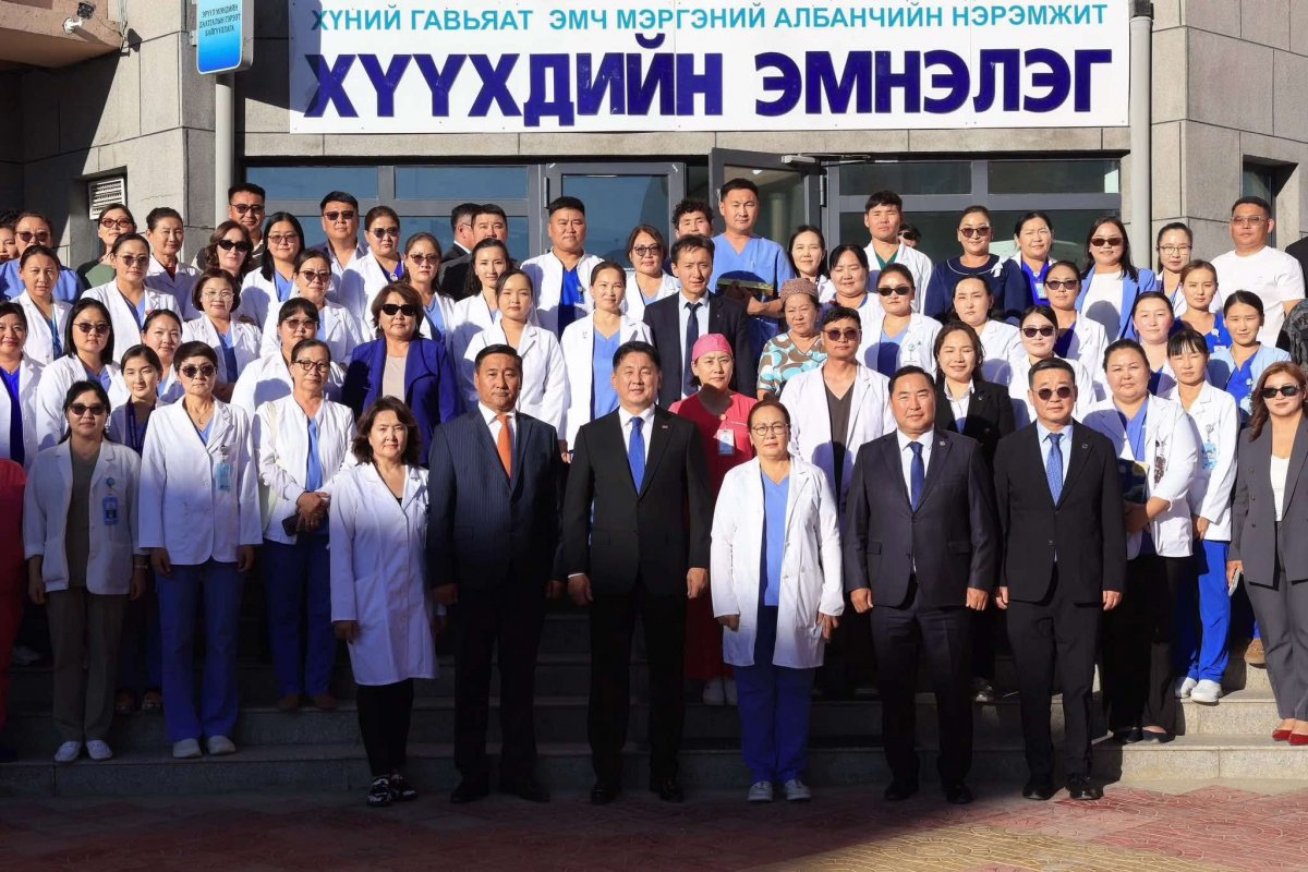 Ерөнхийлөгч У.Хүрэлсүх эмч, ажилтнуудад ТАЛАРХАЛ илэрхийллээ