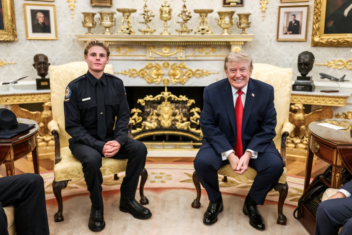 Америк залуу баатрын эр зоригийг Дональд Трамп өндрөөр үнэллээ