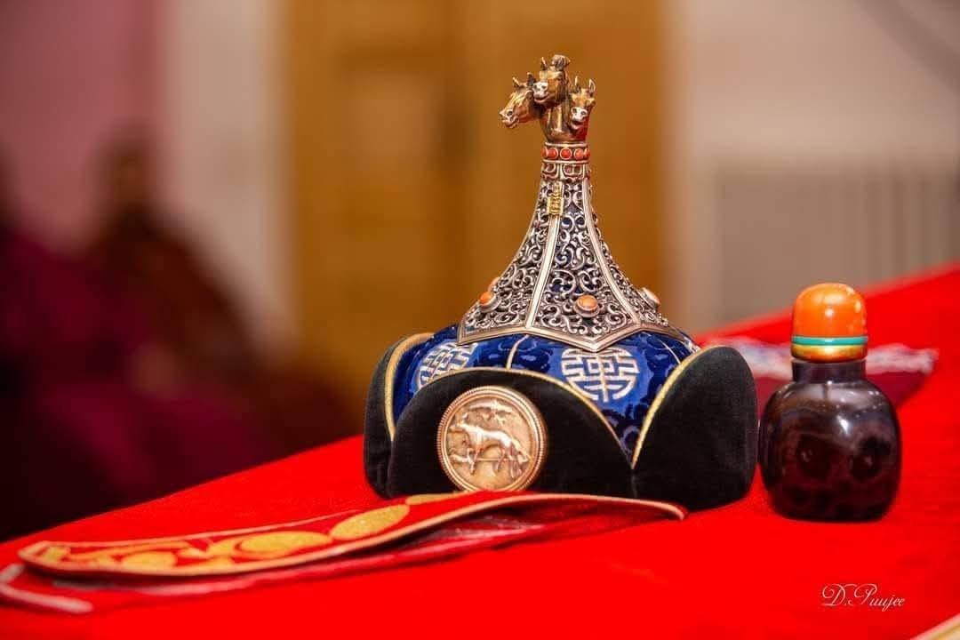 Тод манлай, Манлай, Алдарт уяач цолны болзол хангасан УЯАЧДЫН материалыг хүлээн авч эхэллээ